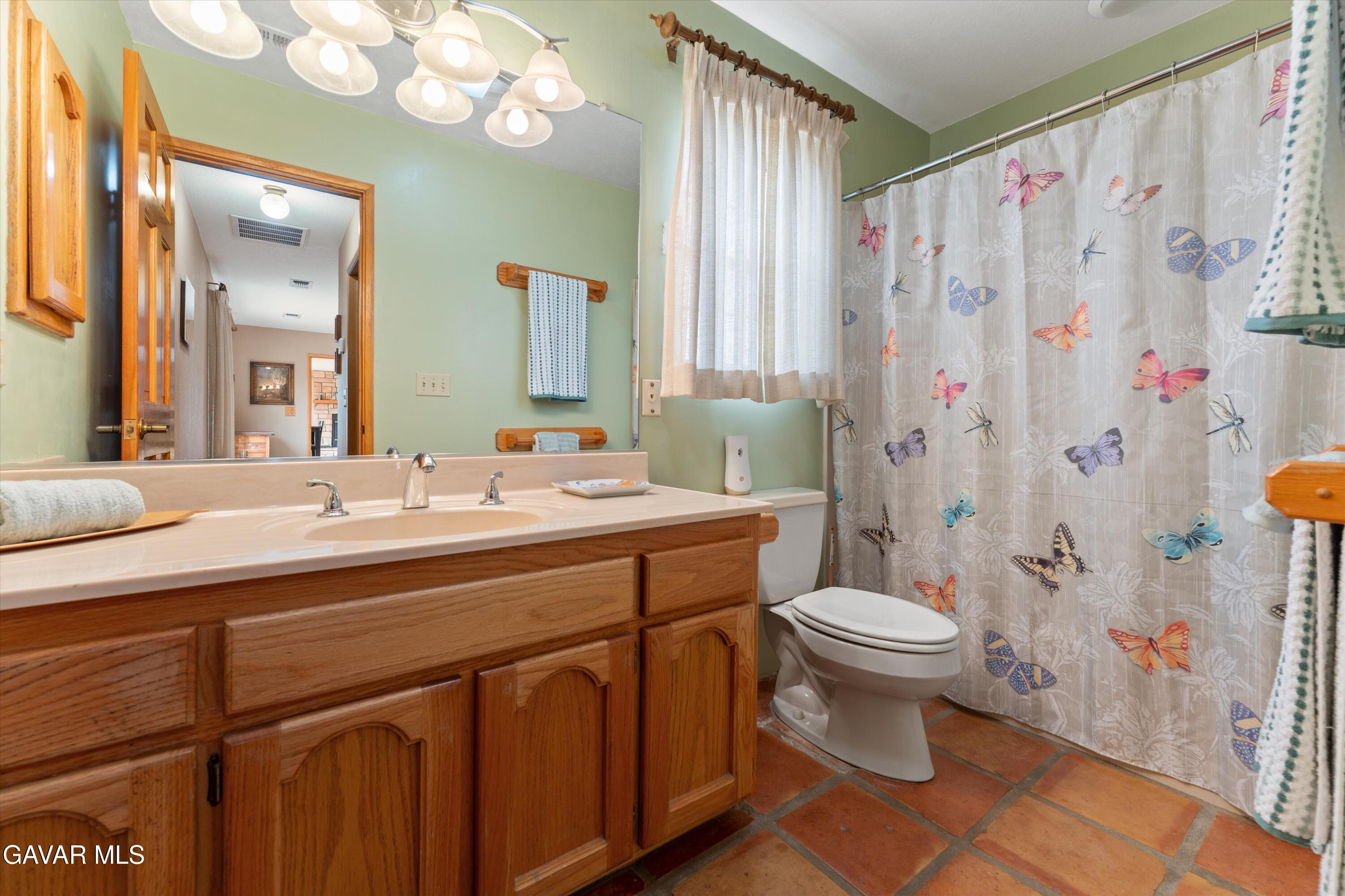 Tehachapi, California, 93561, United States, 4 Bedrooms Bedrooms, ,4 BathroomsBathrooms,Residential,Active,1929779