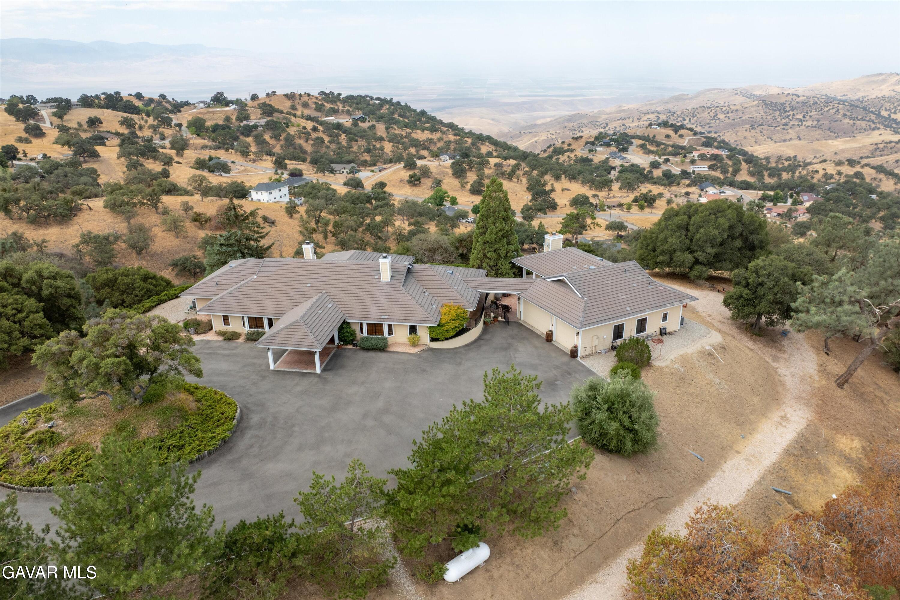 Tehachapi, California, 93561, United States, 4 Bedrooms Bedrooms, ,4 BathroomsBathrooms,Residential,Active,1929779