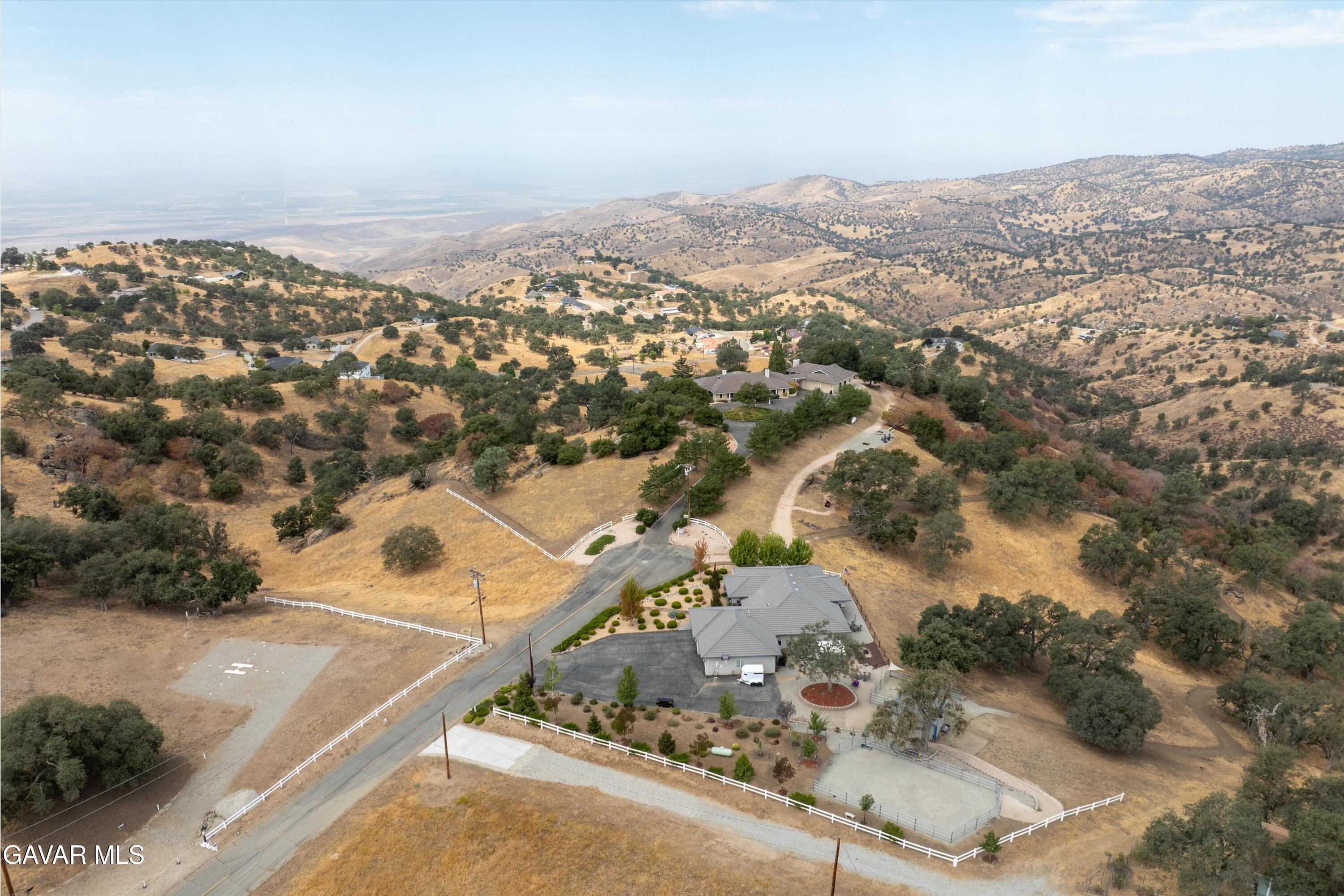 Tehachapi, California, 93561, United States, 4 Bedrooms Bedrooms, ,4 BathroomsBathrooms,Residential,Active,1929779