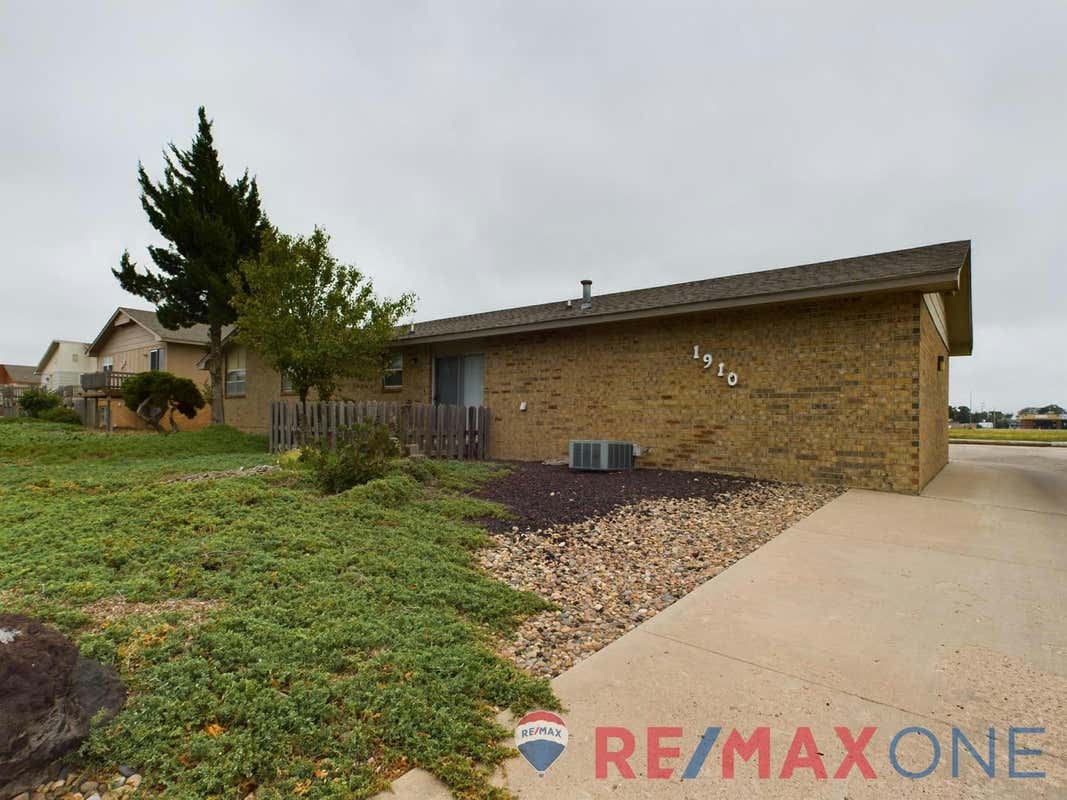 1910 HARDING AVE, GARDEN CITY, KS 67846, photo 1 of 4