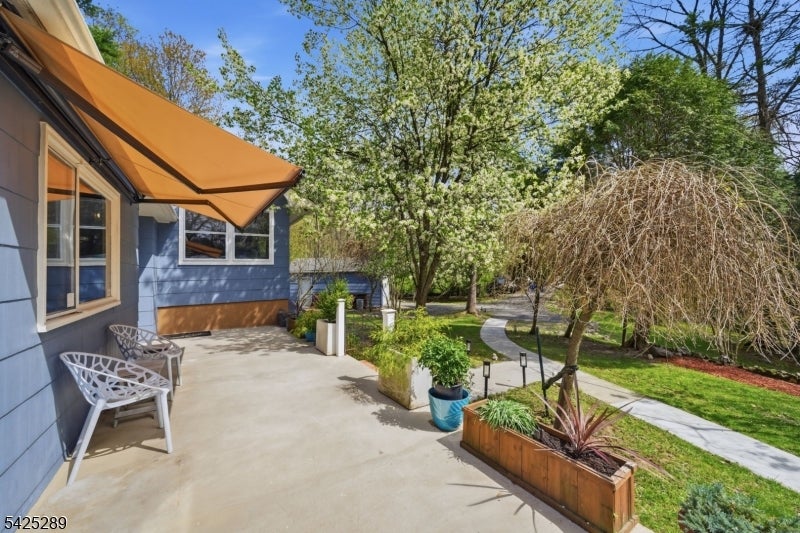 Hopatcong Boro, New Jersey, 07843, United States, 3 Bedrooms Bedrooms, ,2 BathroomsBathrooms,Residential,Active,2043452