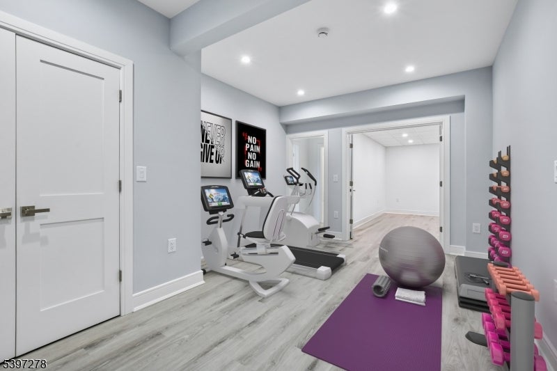 Livingston Twp., New Jersey, 07039, United States, 6 Bedrooms Bedrooms, ,6 BathroomsBathrooms,Residential,Active,1993679