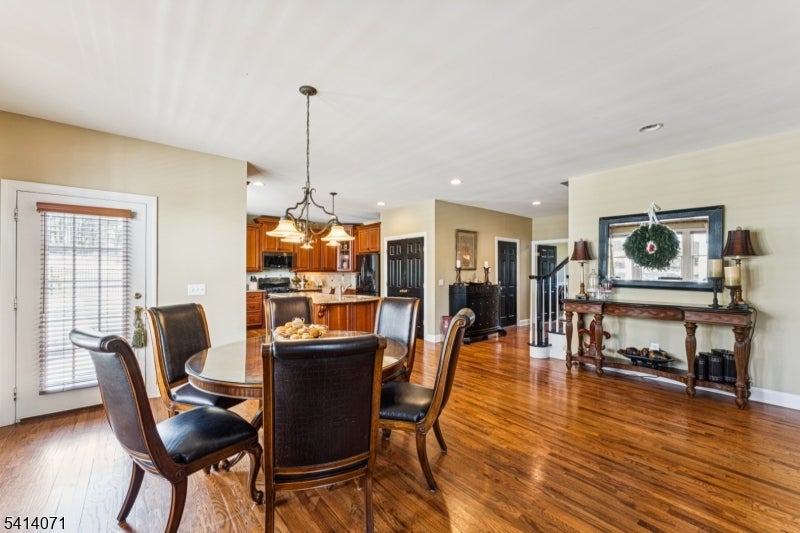 Branchburg Twp., New Jersey, 08876, United States, 5 Bedrooms Bedrooms, ,5 BathroomsBathrooms,Residential,Active,2028531