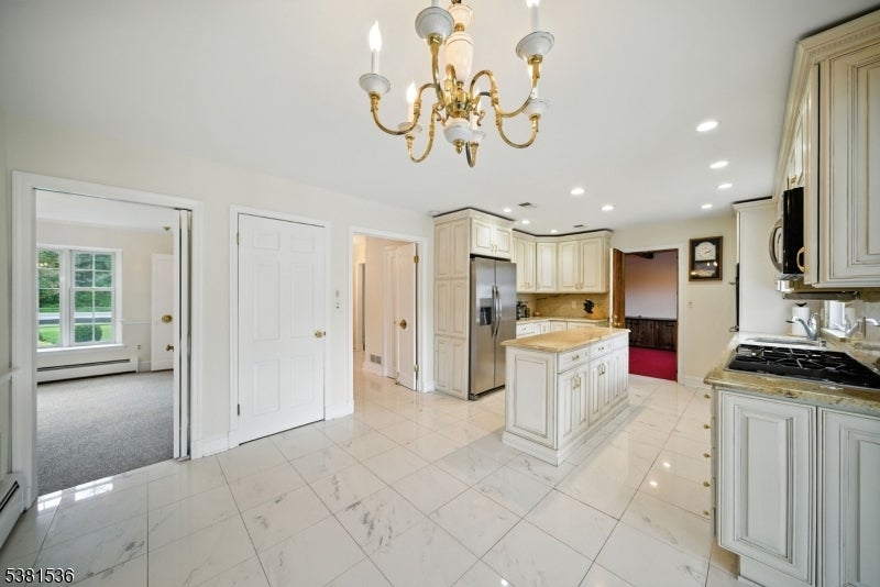 Boonton Twp., New Jersey, 07005, United States, 4 Bedrooms Bedrooms, ,3 BathroomsBathrooms,Residential,Active,1945441