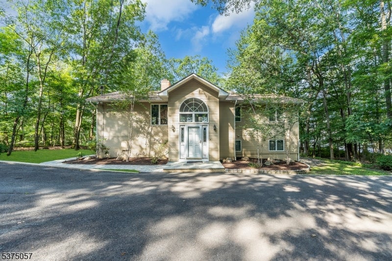 Jefferson Twp., New Jersey, 07849, United States, 5 Bedrooms Bedrooms, ,2 BathroomsBathrooms,Residential,Active,1905354