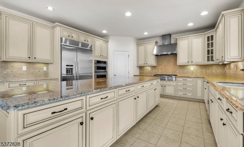Mount Olive Twp., New Jersey, 07836, United States, 4 Bedrooms Bedrooms, ,6 BathroomsBathrooms,Residential,Active,1902935