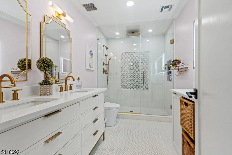 Roseland Boro, New Jersey, 07068, United States, 4 Bedrooms Bedrooms, ,4 BathroomsBathrooms,Residential,Active,2045395