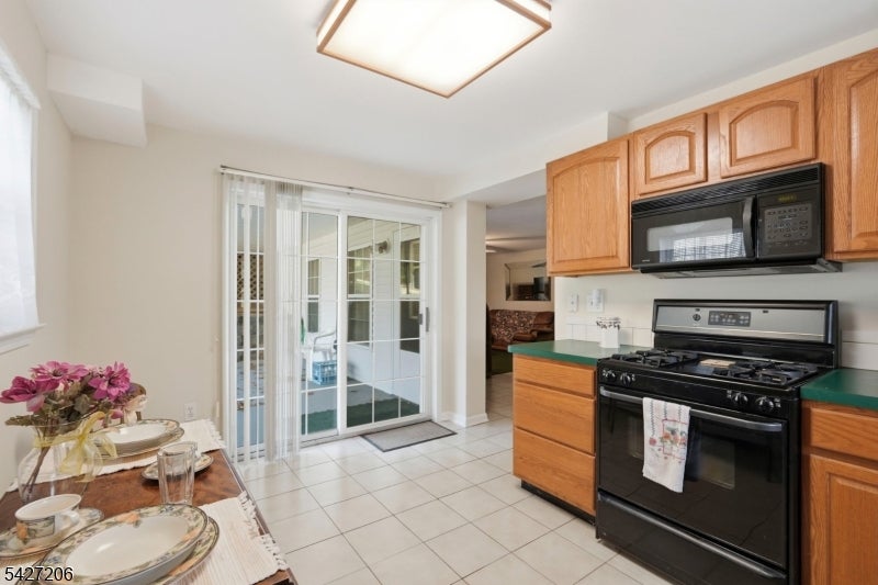 Franklin Twp., New Jersey, 08540, United States, 4 Bedrooms Bedrooms, ,4 BathroomsBathrooms,Residential,Active,2042172