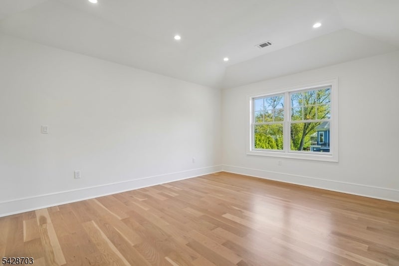 Millburn Twp., New Jersey, 07078, United States, 7 Bedrooms Bedrooms, ,8 BathroomsBathrooms,Residential,Pending,2052003