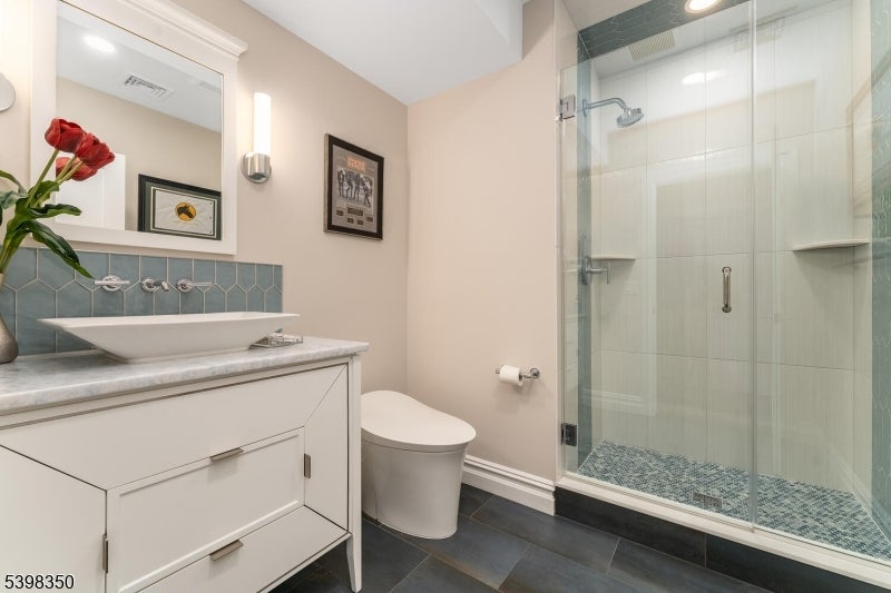 Peapack Gladstone Boro, New Jersey, 07934, United States, 4 Bedrooms Bedrooms, ,5 BathroomsBathrooms,Residential,Active,1996292