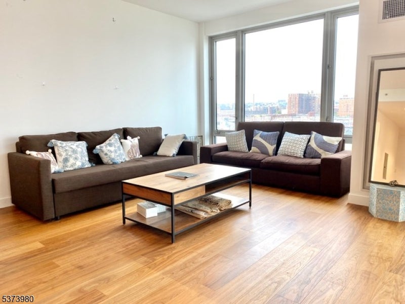 Jersey City, New Jersey, 07310, United States, 2 Bedrooms Bedrooms, ,3 BathroomsBathrooms,Residential,Active,1945487