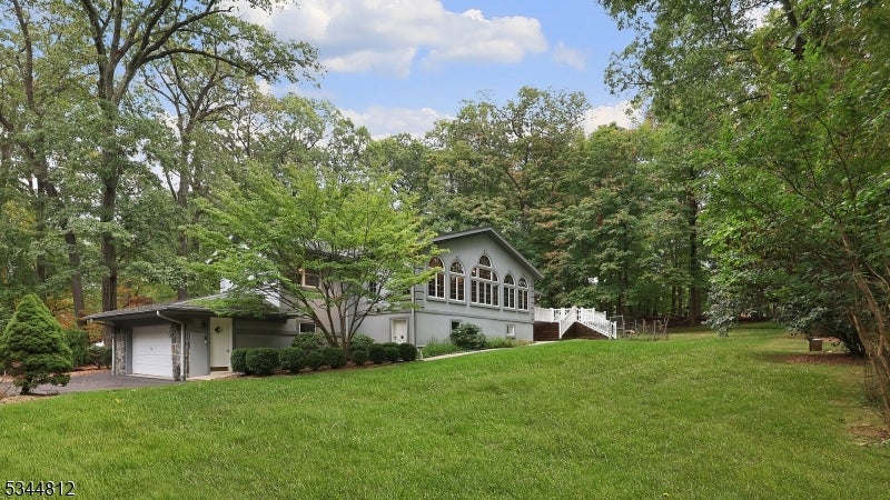 Watchung Boro, New Jersey, 07069, United States, 5 Bedrooms Bedrooms, ,4 BathroomsBathrooms,Residential,Active,1952610