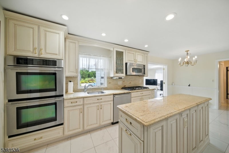 Boonton Twp., New Jersey, 07005, United States, 4 Bedrooms Bedrooms, ,3 BathroomsBathrooms,Residential,Active,1945441