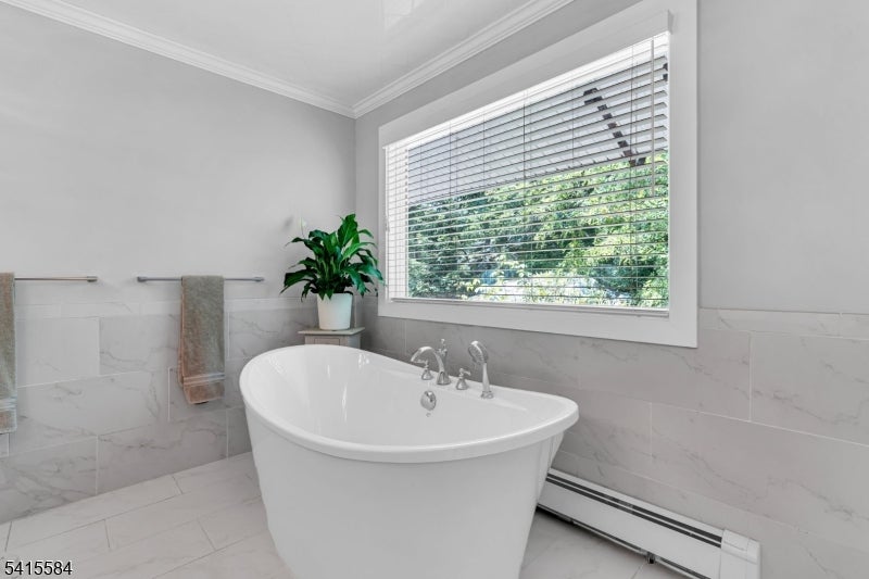 Hopatcong Boro, New Jersey, 07821, United States, 3 Bedrooms Bedrooms, ,3 BathroomsBathrooms,Residential,Active,2043427