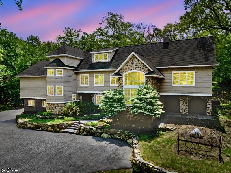 Boonton Twp., New Jersey, 07005, United States, 4 Bedrooms Bedrooms, ,3 BathroomsBathrooms,Residential,Active,2052013