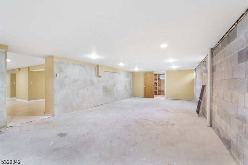 Washington Twp., New Jersey, 07853, United States, 3 Bedrooms Bedrooms, ,3 BathroomsBathrooms,Residential,Active,1964272