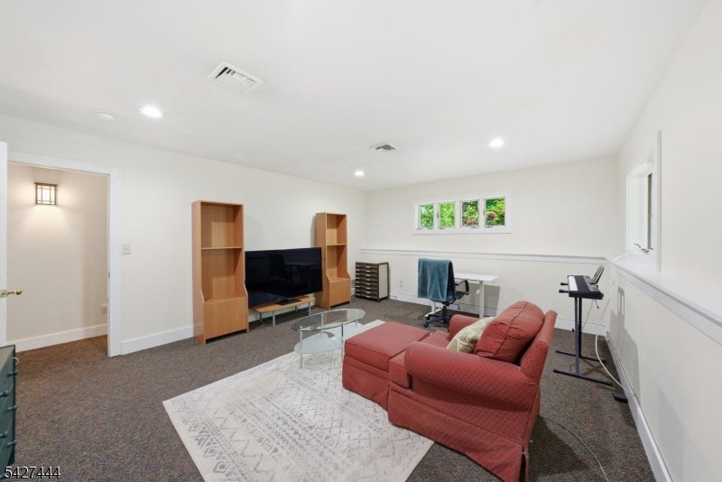 Boonton Twp., New Jersey, 07005, United States, 4 Bedrooms Bedrooms, ,3 BathroomsBathrooms,Residential,Active,2052013