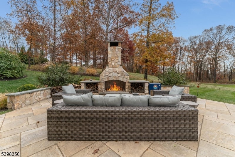 Peapack Gladstone Boro, New Jersey, 07934, United States, 4 Bedrooms Bedrooms, ,5 BathroomsBathrooms,Residential,Active,1996292