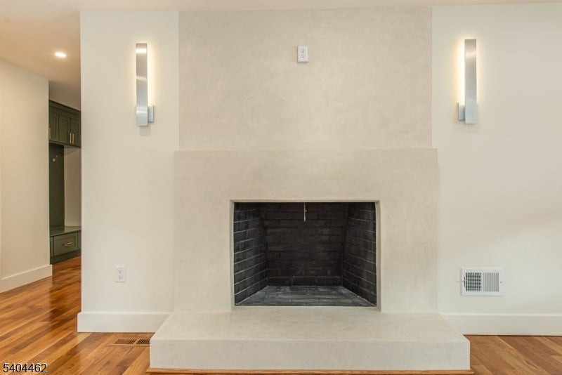 West Caldwell Twp., New Jersey, 07006, United States, 4 Bedrooms Bedrooms, ,5 BathroomsBathrooms,Residential,Active,2009168