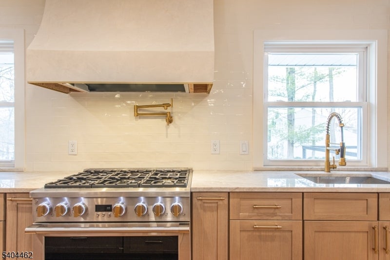 West Caldwell Twp., New Jersey, 07006, United States, 4 Bedrooms Bedrooms, ,5 BathroomsBathrooms,Residential,Active,2009168