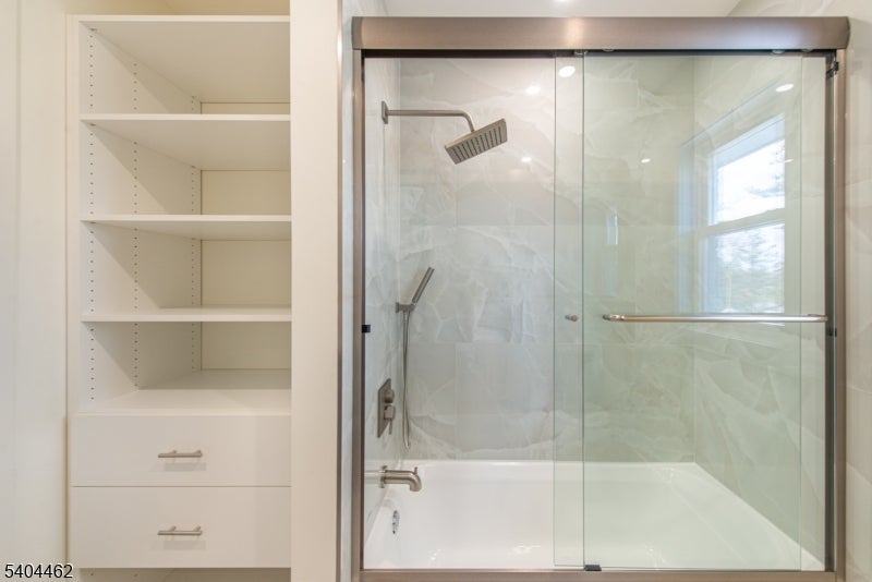 West Caldwell Twp., New Jersey, 07006, United States, 4 Bedrooms Bedrooms, ,5 BathroomsBathrooms,Residential,Active,2009168