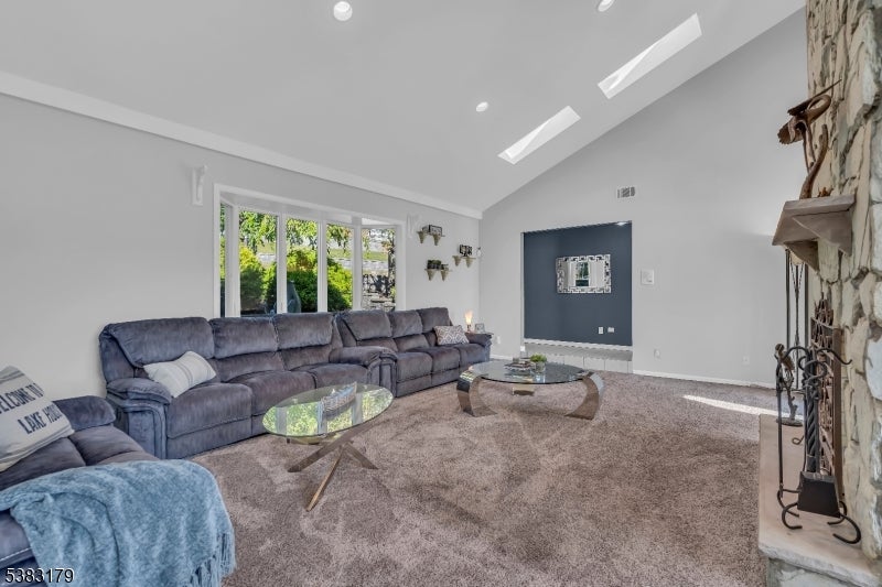 Hopatcong Boro, New Jersey, 07843, United States, 3 Bedrooms Bedrooms, ,2 BathroomsBathrooms,Residential,Active,1946536