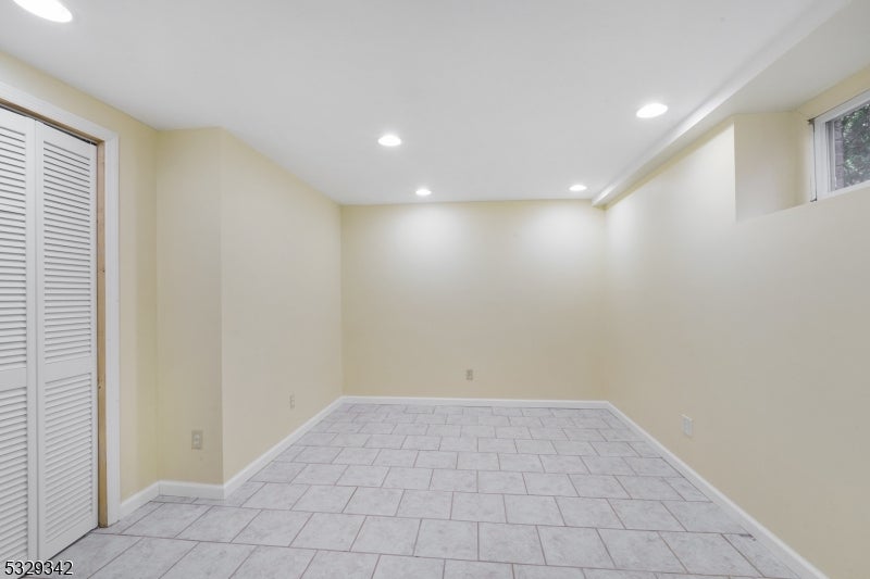 Washington Twp., New Jersey, 07853, United States, 3 Bedrooms Bedrooms, ,3 BathroomsBathrooms,Residential,Active,1964272