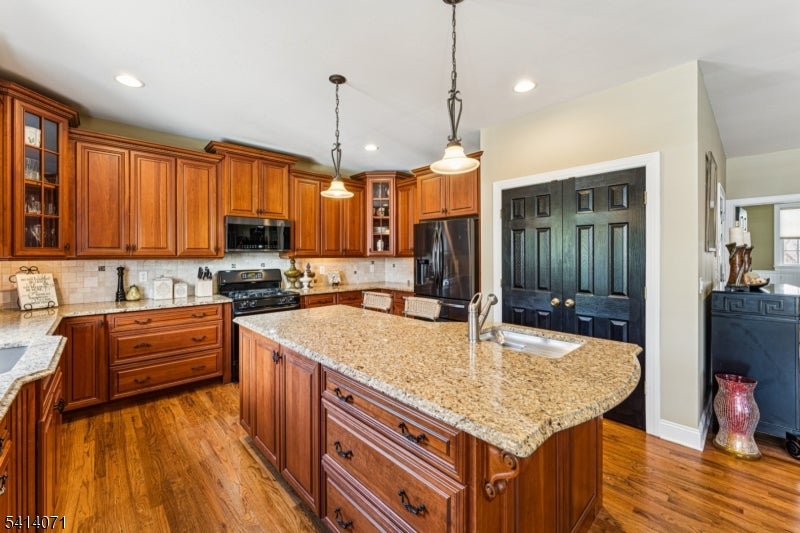 Branchburg Twp., New Jersey, 08876, United States, 5 Bedrooms Bedrooms, ,5 BathroomsBathrooms,Residential,Active,2028531