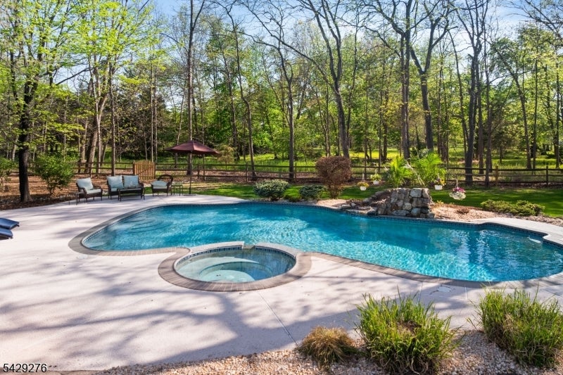 Montgomery Twp., New Jersey, 08502, United States, 5 Bedrooms Bedrooms, ,4 BathroomsBathrooms,Residential,Pending,2045617