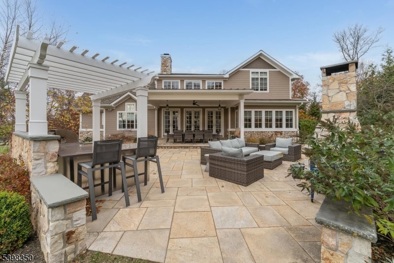 Peapack Gladstone Boro, New Jersey, 07934, United States, 4 Bedrooms Bedrooms, ,5 BathroomsBathrooms,Residential,Active,1996292