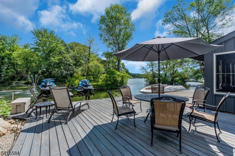 Hopatcong Boro, New Jersey, 07821, United States, 3 Bedrooms Bedrooms, ,3 BathroomsBathrooms,Residential,Active,2043427