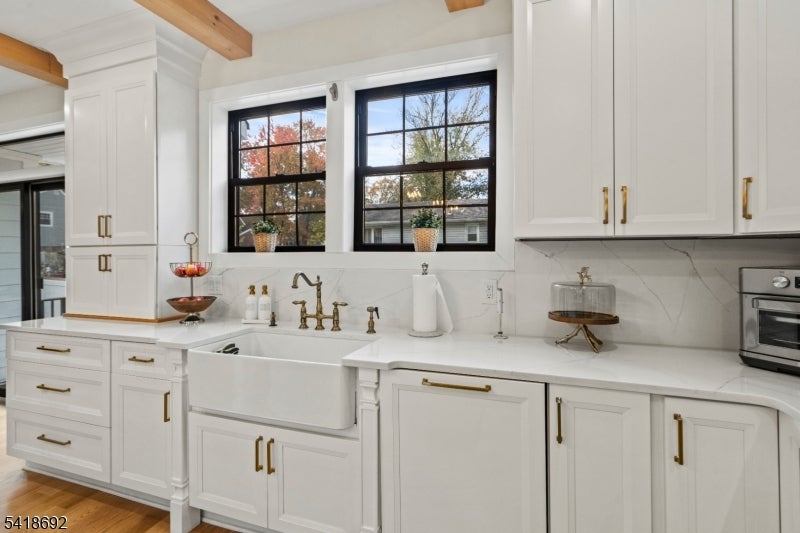 Roseland Boro, New Jersey, 07068, United States, 4 Bedrooms Bedrooms, ,4 BathroomsBathrooms,Residential,Active,2045395