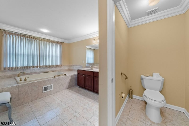 Franklin Twp., New Jersey, 08540, United States, 4 Bedrooms Bedrooms, ,3 BathroomsBathrooms,Residential,Active,1945520