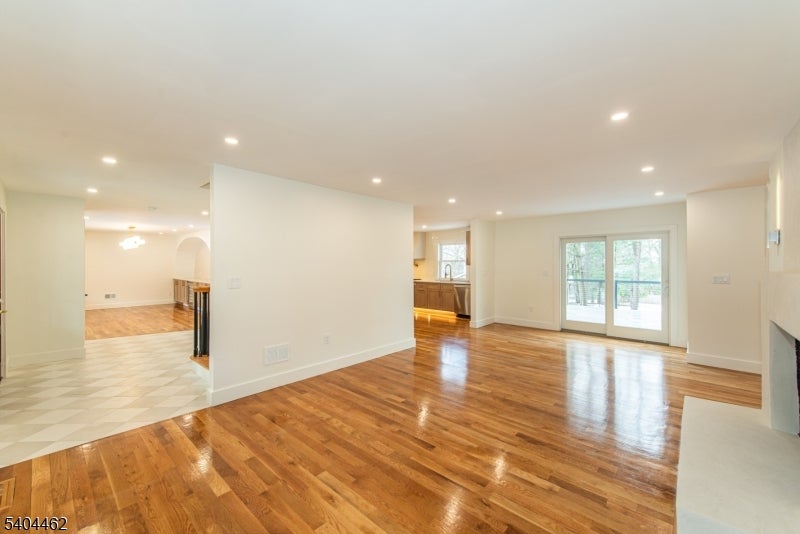 West Caldwell Twp., New Jersey, 07006, United States, 4 Bedrooms Bedrooms, ,5 BathroomsBathrooms,Residential,Active,2009168