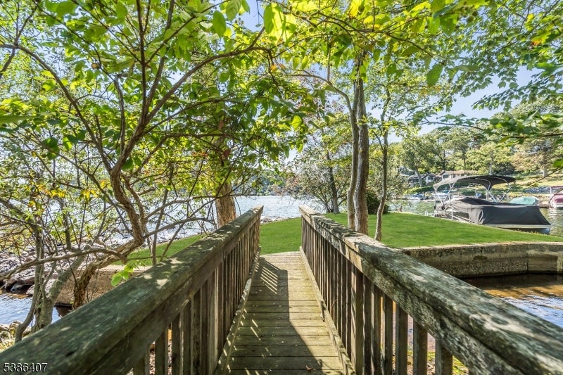 Hopatcong Boro, New Jersey, 07843, United States, 3 Bedrooms Bedrooms, ,2 BathroomsBathrooms,Residential,Active,1952050