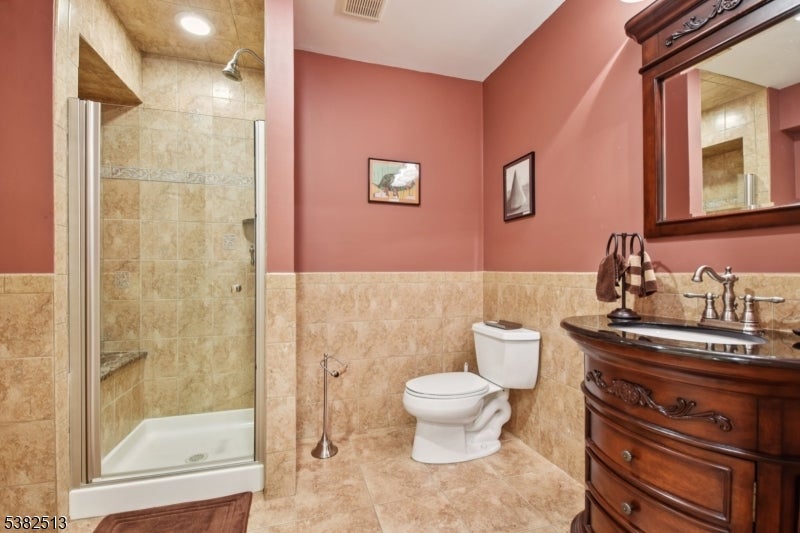 Warren Twp., New Jersey, 07059, United States, 5 Bedrooms Bedrooms, ,4 BathroomsBathrooms,Residential,Active,1945488