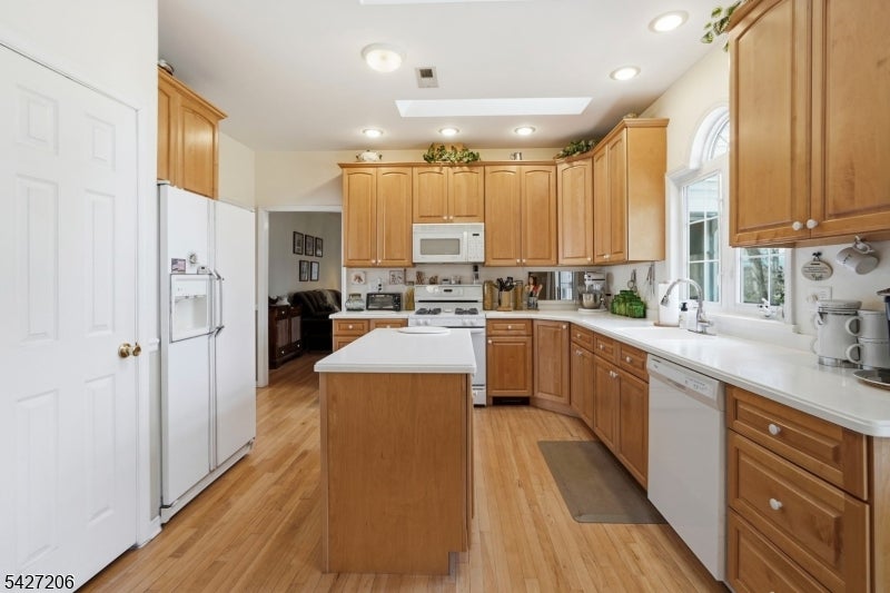 Franklin Twp., New Jersey, 08540, United States, 4 Bedrooms Bedrooms, ,4 BathroomsBathrooms,Residential,Active,2042172