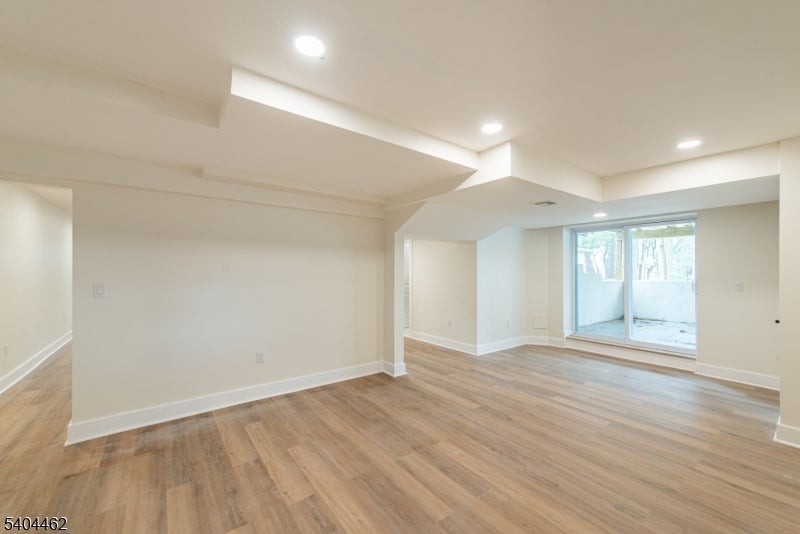 West Caldwell Twp., New Jersey, 07006, United States, 4 Bedrooms Bedrooms, ,5 BathroomsBathrooms,Residential,Active,2009168