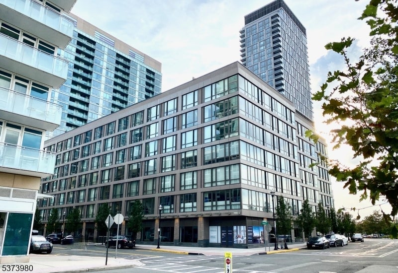 Jersey City, New Jersey, 07310, United States, 2 Bedrooms Bedrooms, ,3 BathroomsBathrooms,Residential,Active,1945487