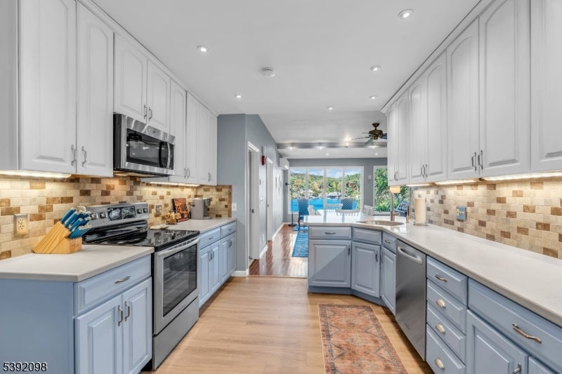 Jefferson Twp., New Jersey, 07849, United States, 4 Bedrooms Bedrooms, ,3 BathroomsBathrooms,Residential,Active,1969683