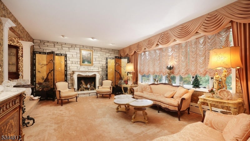 Watchung Boro, New Jersey, 07069, United States, 5 Bedrooms Bedrooms, ,4 BathroomsBathrooms,Residential,Active,1952610