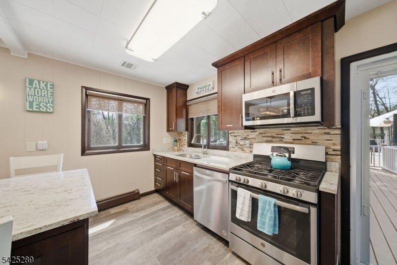 Hopatcong Boro, New Jersey, 07843, United States, 3 Bedrooms Bedrooms, ,2 BathroomsBathrooms,Residential,Active,2043452