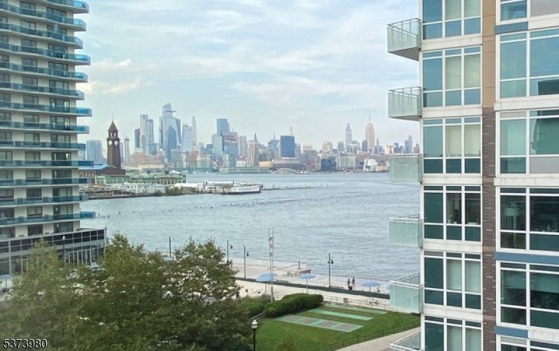 Jersey City, New Jersey, 07310, United States, 2 Bedrooms Bedrooms, ,3 BathroomsBathrooms,Residential,Active,1945487