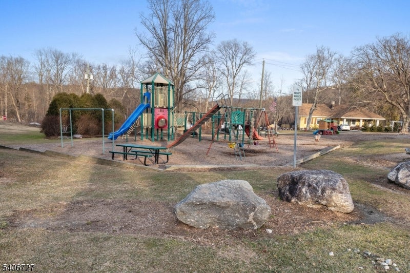 West Milford Twp., New Jersey, 07421, United States, 4 Bedrooms Bedrooms, ,4 BathroomsBathrooms,Residential,Active,2012909