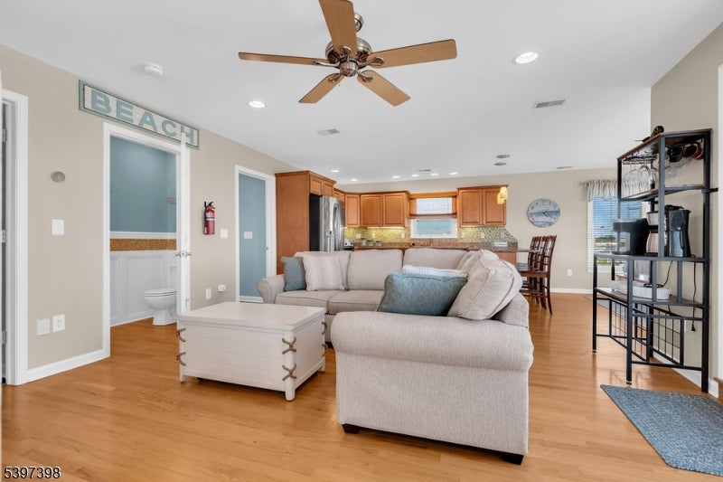 Ship Bottom Boro, New Jersey, 08008, United States, 5 Bedrooms Bedrooms, ,4 BathroomsBathrooms,Residential,Active,1996256