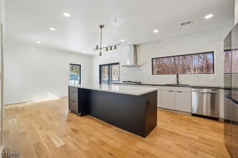 Parsippany-Troy Hills Twp., New Jersey, 07054, United States, 4 Bedrooms Bedrooms, ,4 BathroomsBathrooms,Residential,Active,2021957