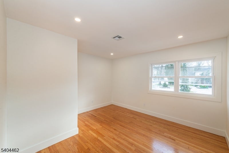 West Caldwell Twp., New Jersey, 07006, United States, 4 Bedrooms Bedrooms, ,5 BathroomsBathrooms,Residential,Active,2009168