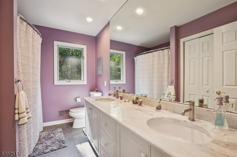 Warren Twp., New Jersey, 07059, United States, 5 Bedrooms Bedrooms, ,4 BathroomsBathrooms,Residential,Active,1945488