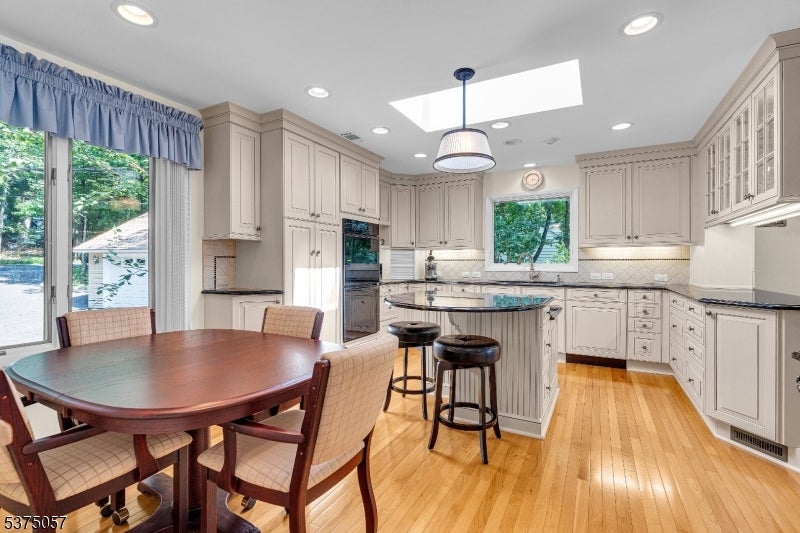 Jefferson Twp., New Jersey, 07849, United States, 5 Bedrooms Bedrooms, ,2 BathroomsBathrooms,Residential,Active,1905354