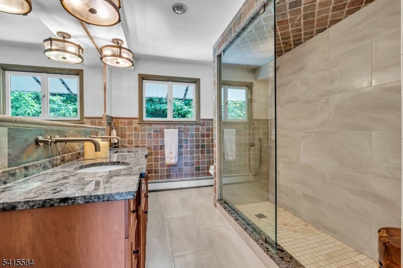 Hopatcong Boro, New Jersey, 07821, United States, 3 Bedrooms Bedrooms, ,3 BathroomsBathrooms,Residential,Active,2043427